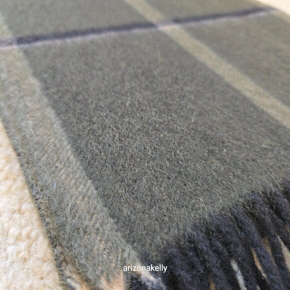 NWOT Cashmere Scarf Dark Green Plaid - Picture 12 of 13